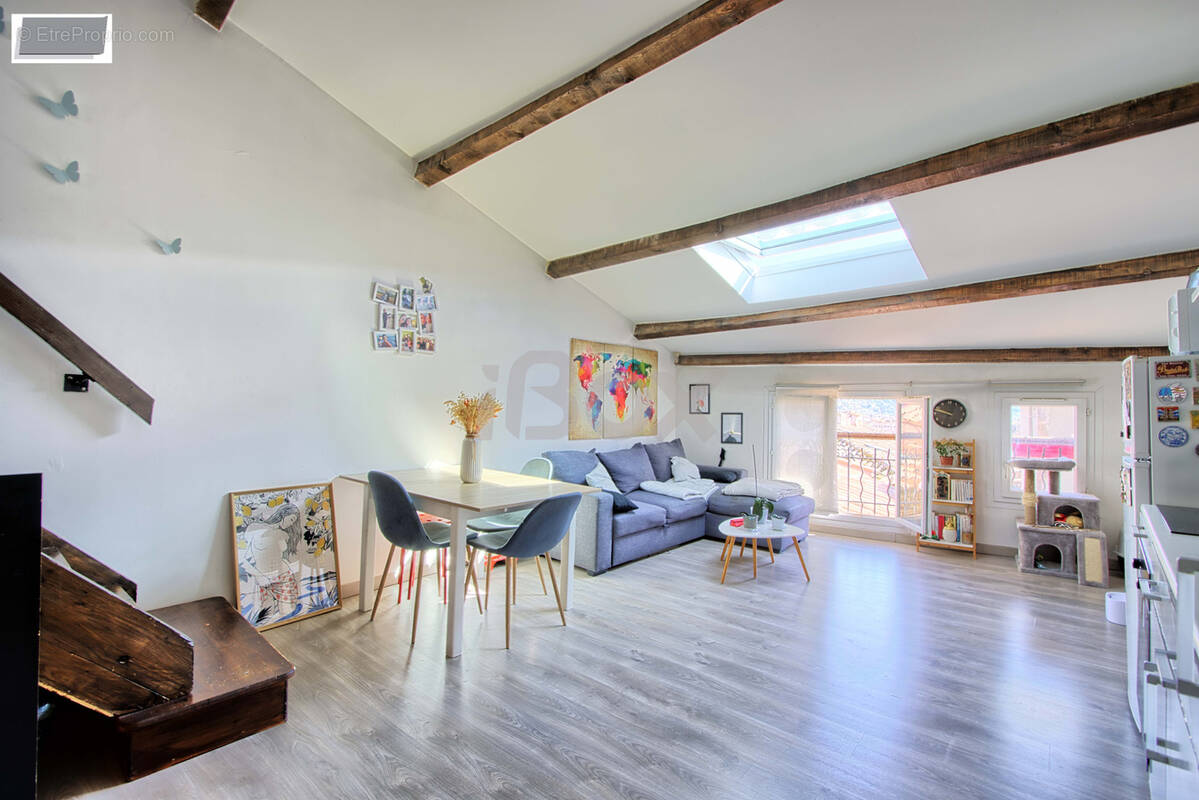 Appartement à CUERS
