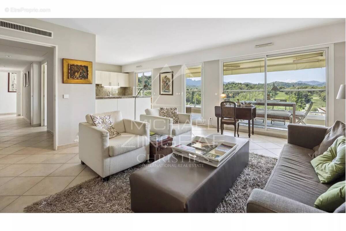 Appartement à MANDELIEU-LA-NAPOULE