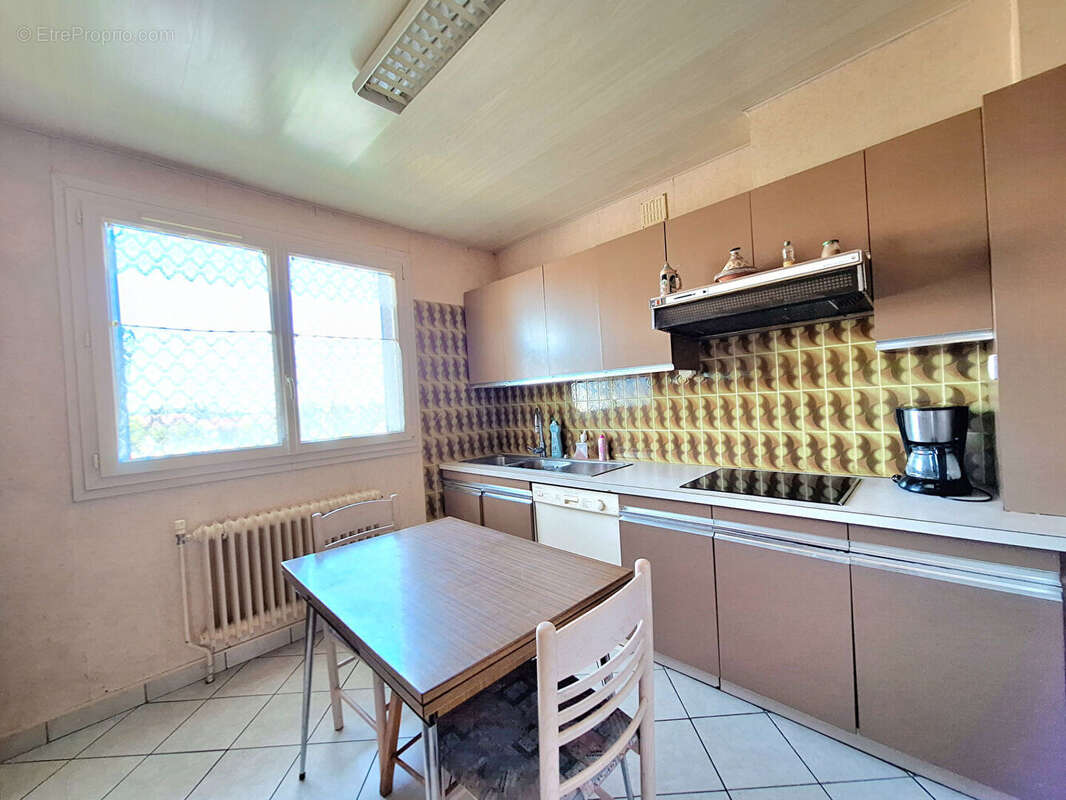 A vendre maison 141 m2 à fort potentiel et idéalement placée à Domérat équipé d'un ascenseur. - photo 9