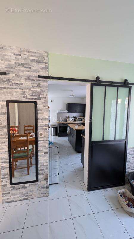  Grande maison traditionnelle avec terrain arboré, sous sol et garage - photo 9