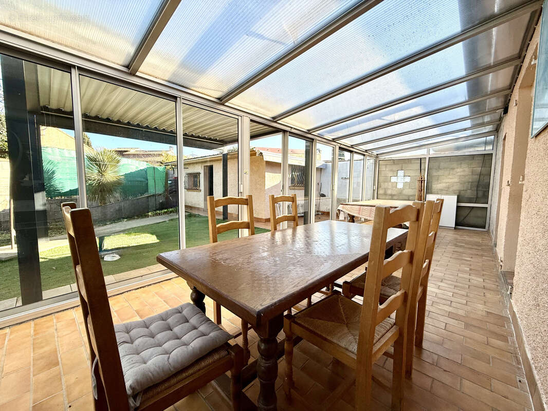 Maison à VIC-LA-GARDIOLE