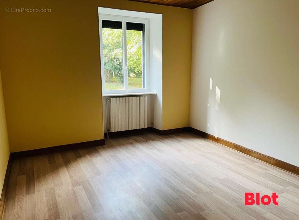 Maison à SAINT-ERBLON