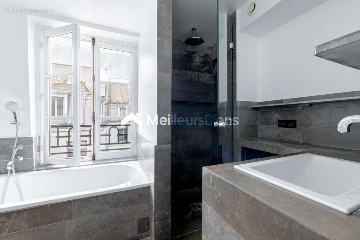 Appartement à PARIS-2E