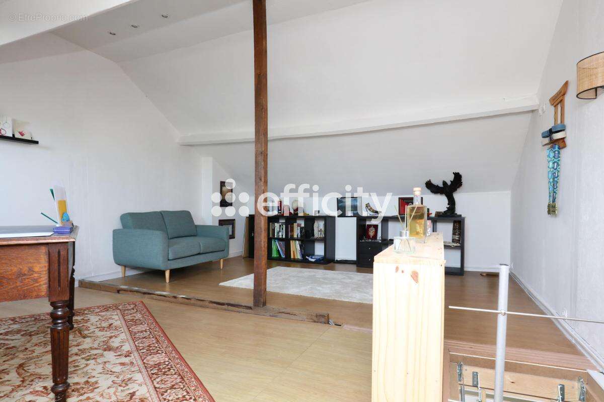 Maison à HALLENNES-LEZ-HAUBOURDIN