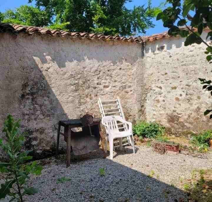 Maison à AVAILLES-LIMOUZINE