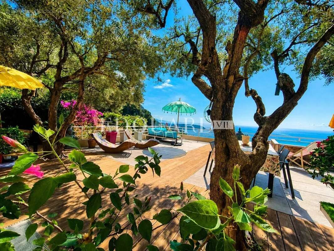 Roquebrune Cap Martin, trois pièces avec spectaculaire terrasse, petite piscine privée et superbe vue mer - photo 3