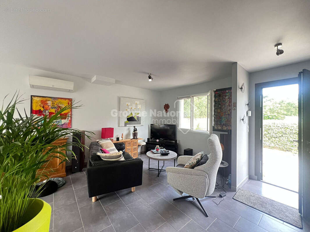 Maison à MEYNES