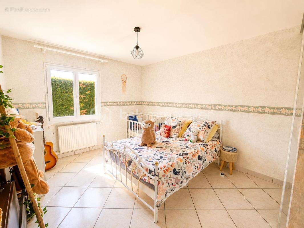 Maison familiale de plain-pied de 170 m² avec 2 830 m² de terrain - photo 9
