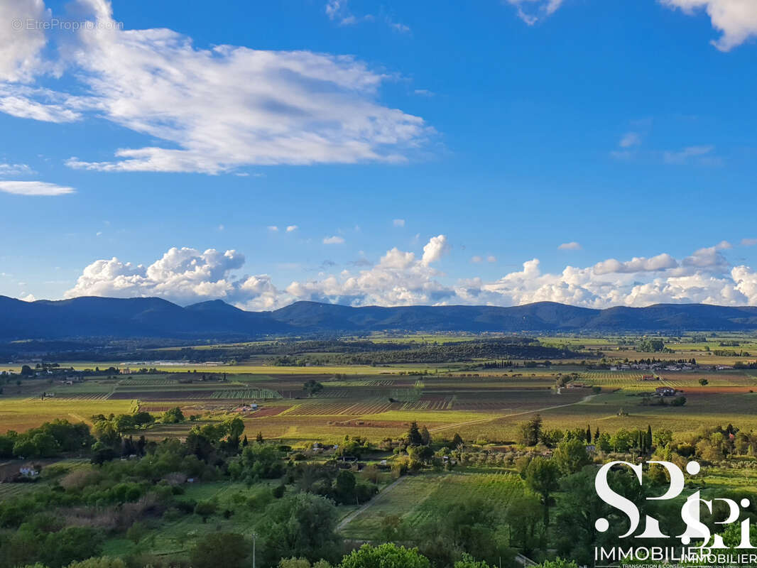 PIERREFEU DU VAR - A VENDRE - T 2 + Parking - Vue panoramique vignobles et village - photo 10