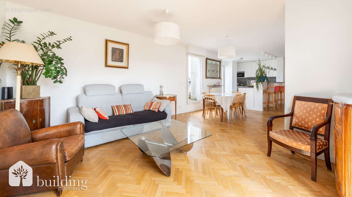 Appartement à COURBEVOIE