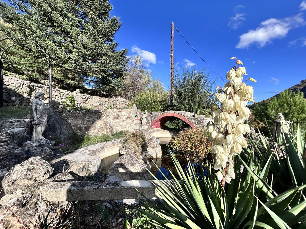 Maison à BEZ-ET-ESPARON