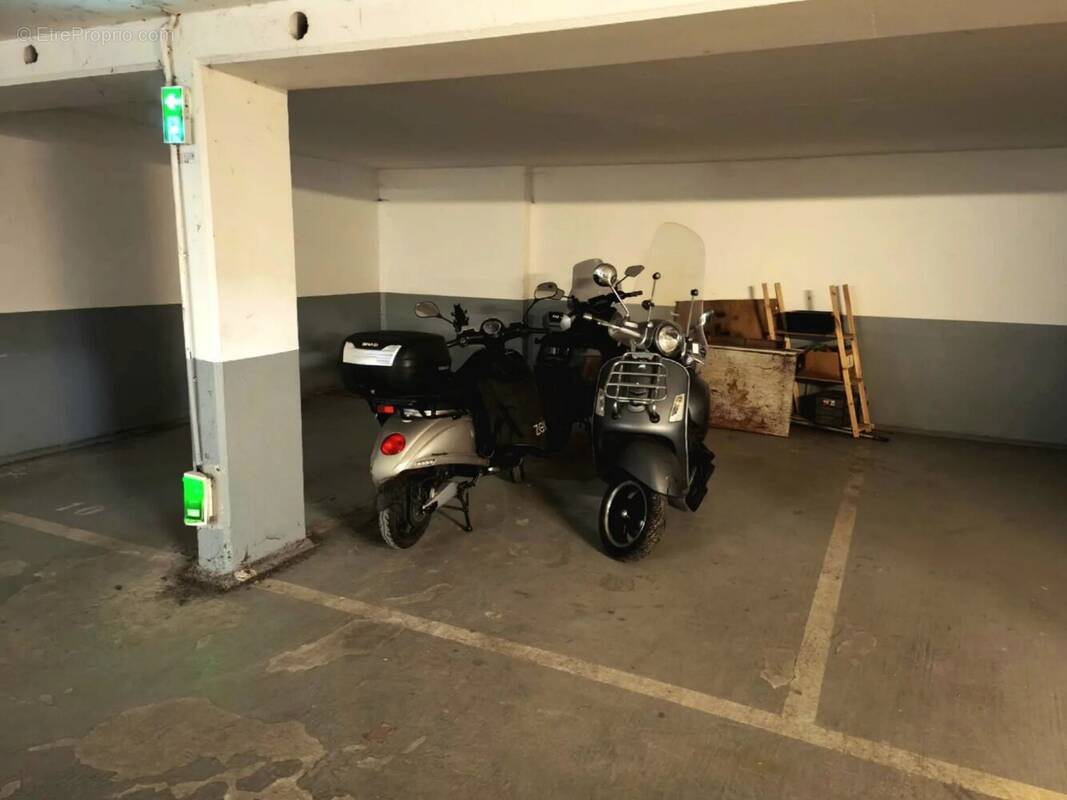 Parking à PARIS-15E
