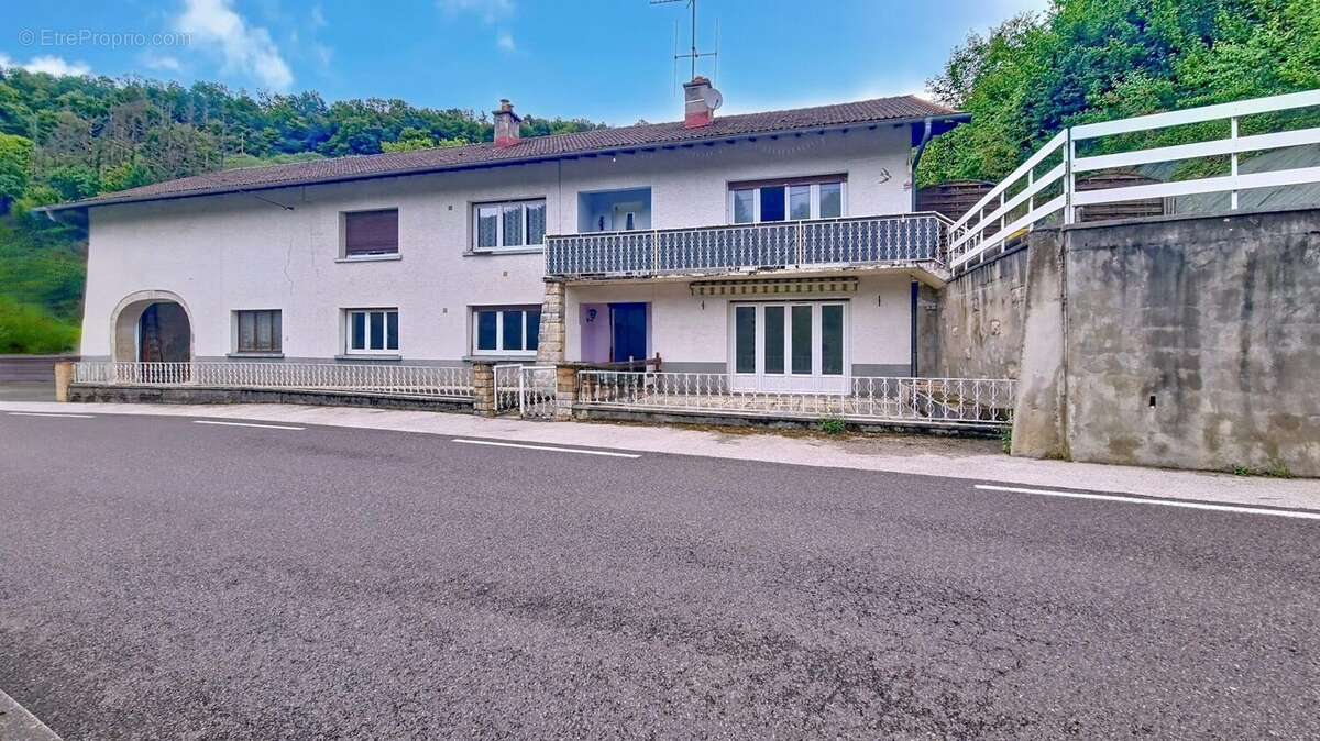 Maison à PONT-DE-ROIDE
