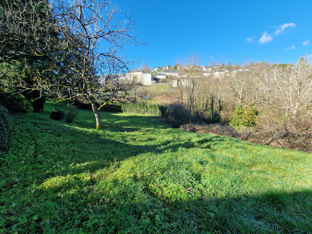 Terrain à DONZENAC