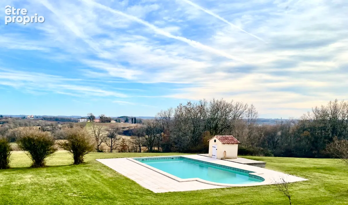 LOT-proche PUY L'EVEQUE  (130m2), Une maison en pierre rénovée offrant une vue panoramique, un terrain de 1,79 hectare, une pisc - photo 2