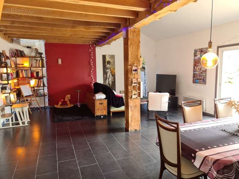 Maison à RUELLE-SUR-TOUVRE