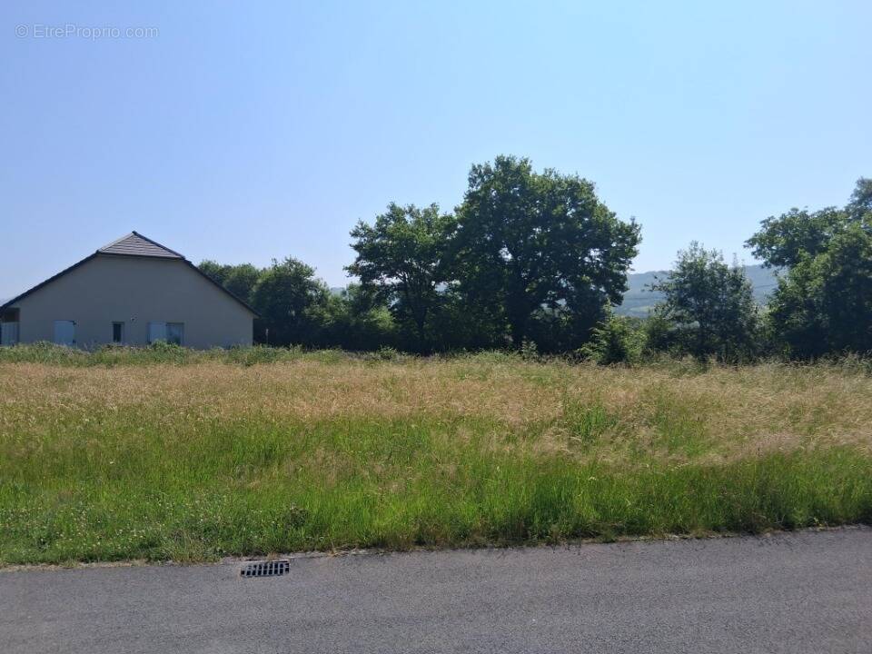 Terrain à POLMINHAC