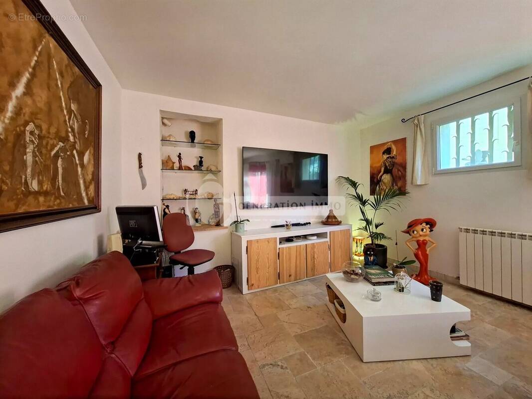 Maison à FONTVIEILLE