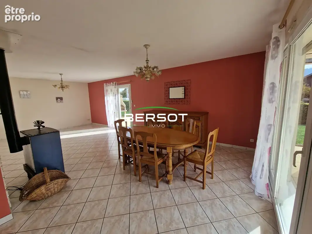 Maison de plain pied de 131 m² - 6 pièces, 3 chambres à Branne - photo 3