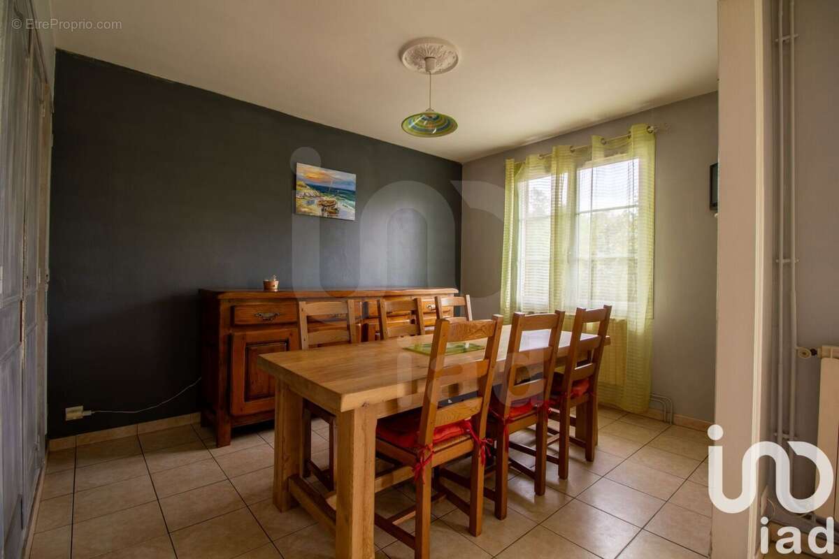 Photo 2 - Maison à SAINT-JULIEN-EN-BORN