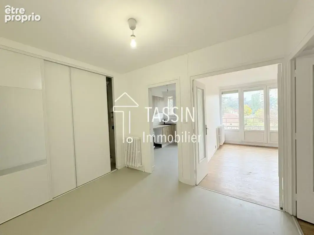 Ecully - Appartement T3 entièrement rénové - photo 5