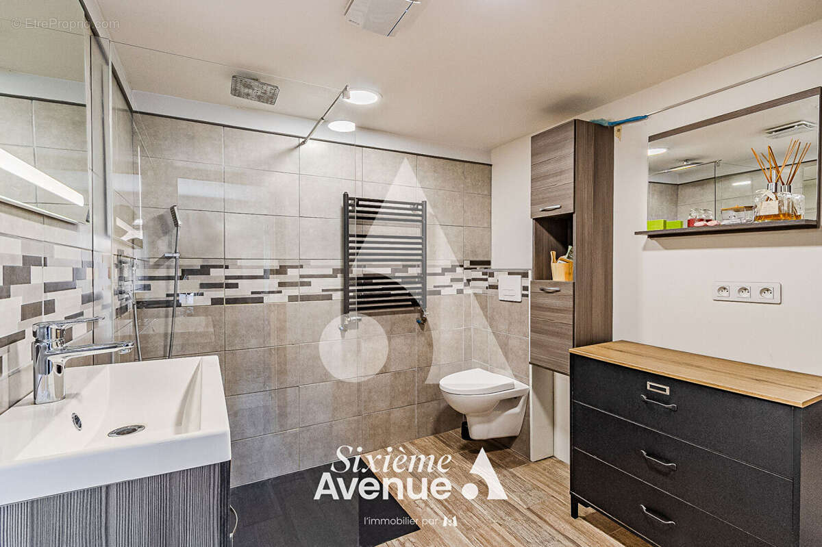 QUINCIEUX CENTRE ? Maison 112 m² avec beau jardin, terrasse couverte, 3 chambres - photo 9