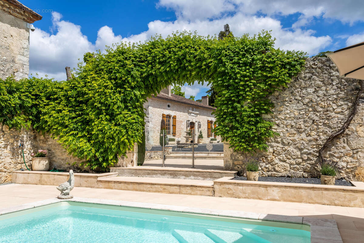 Maison à BEAUVILLE