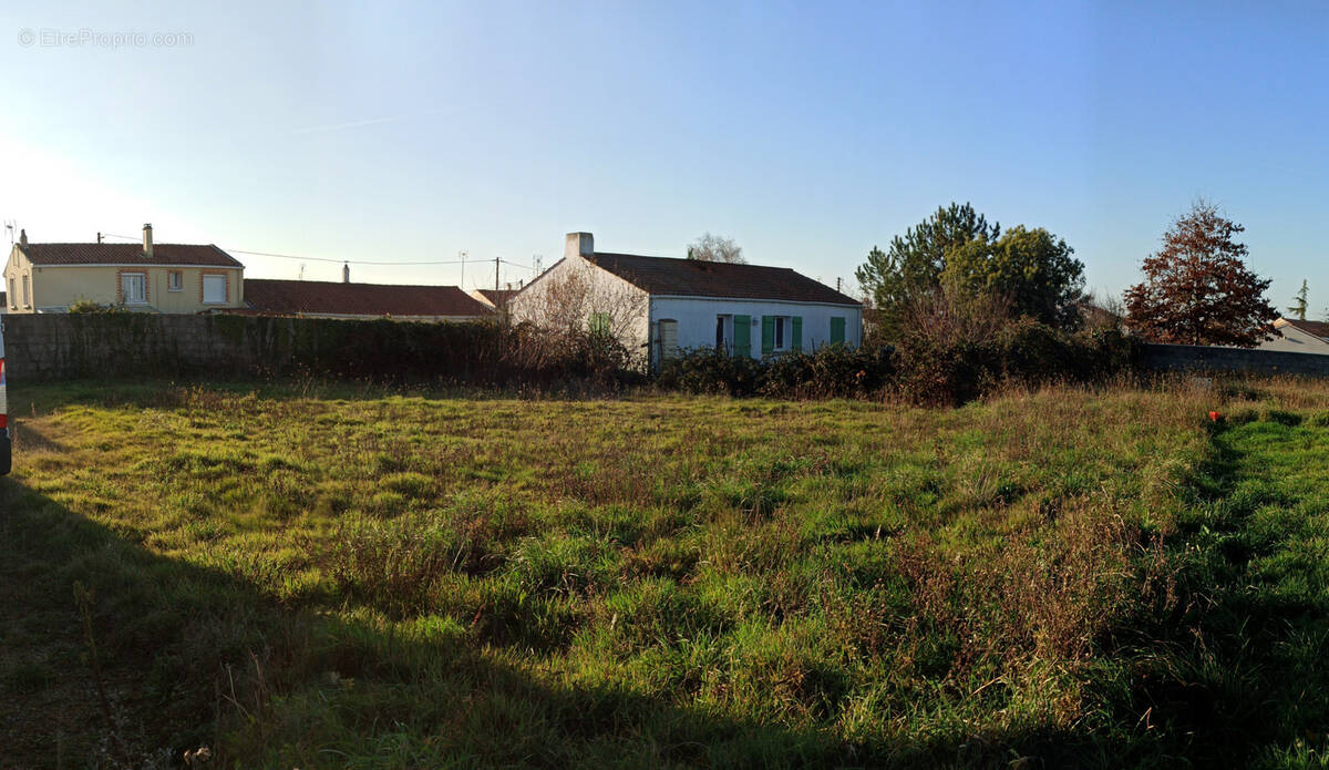 Terrain à BEAUVOIR-SUR-MER