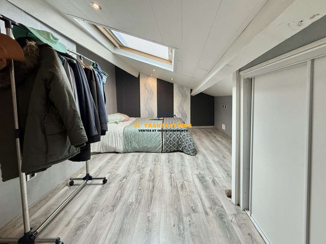 Maison à SAINT-PRIEST-EN-JAREZ