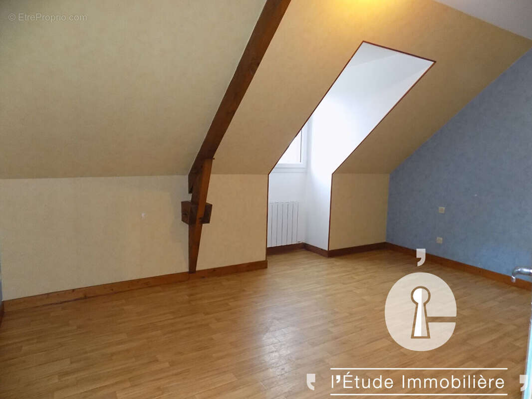 Maison à MESLAY-DU-MAINE