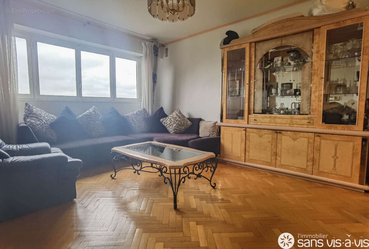 Appartement à COURBEVOIE