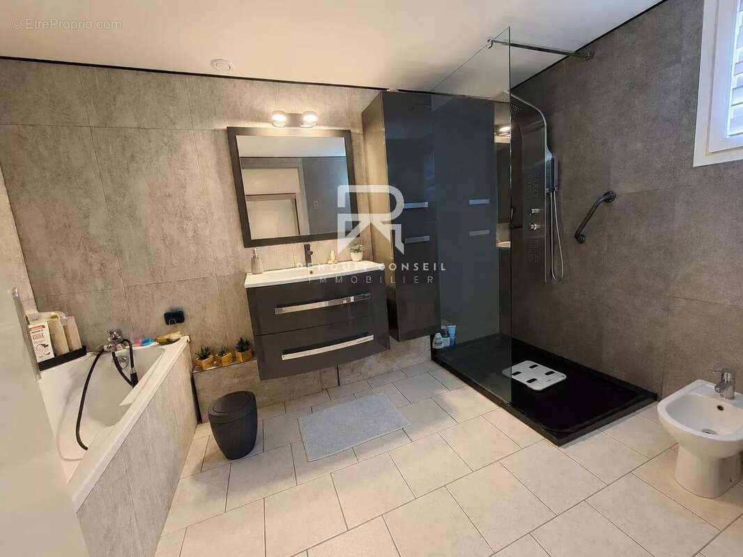 Maison familiale avec deux habitations pouvant être indépendantes - photo 9