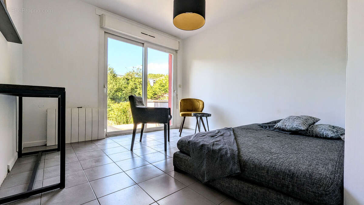 Appartement Saint Denis 4 pièce(s) 58.85 m2 - photo 2
