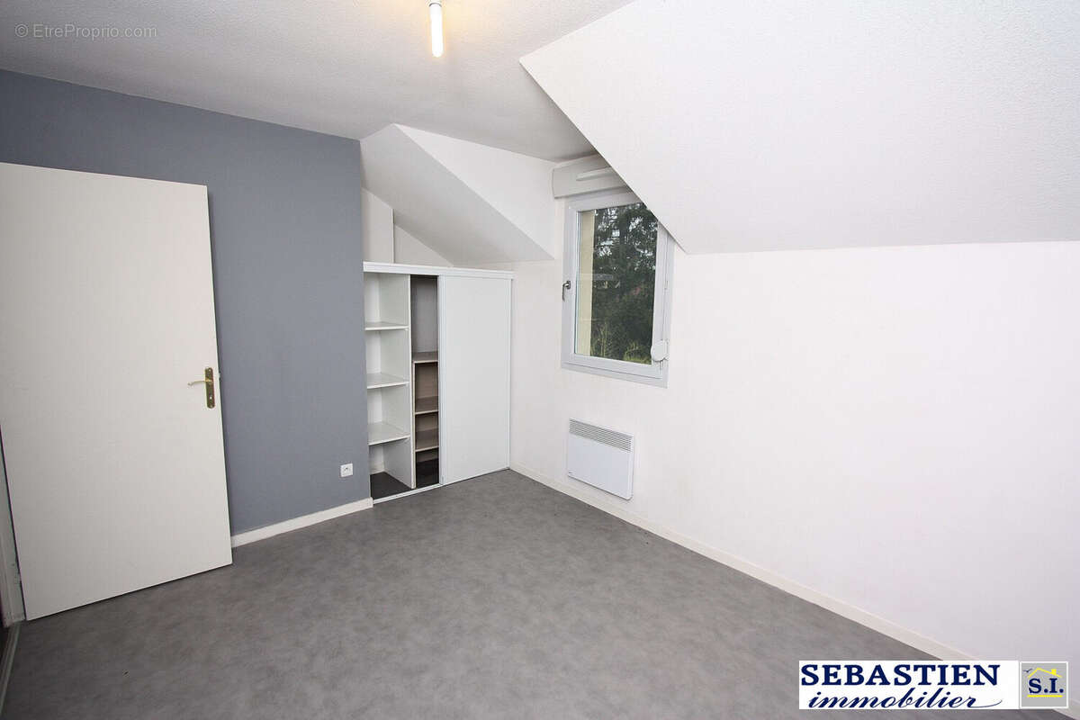 Chambre 2 - Maison à ESTISSAC