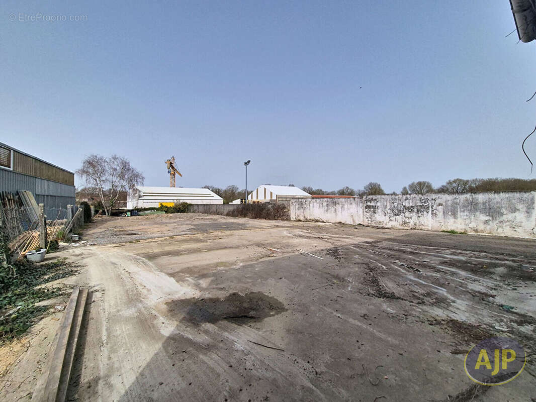 Commerce à MONTAIGU