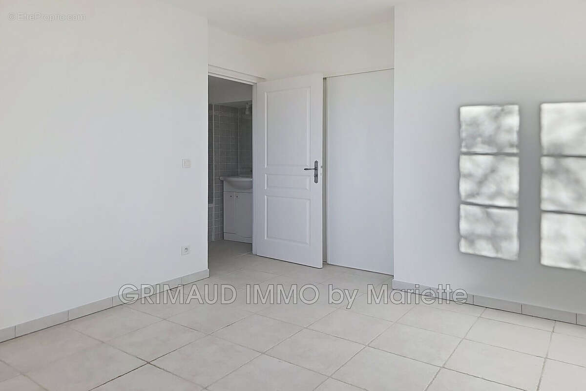 Appartement à GRIMAUD