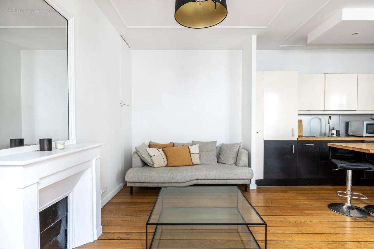 Appartement à PARIS-16E