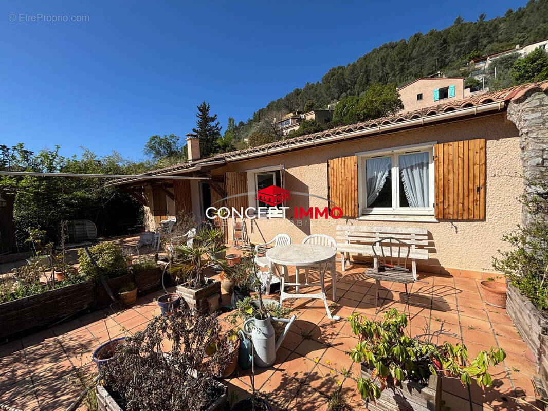 Maison à SOLLIES-TOUCAS