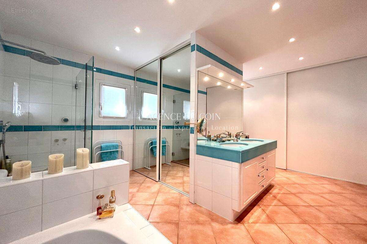 Propriété située à Draguignan, avec une architecture charman - photo 9