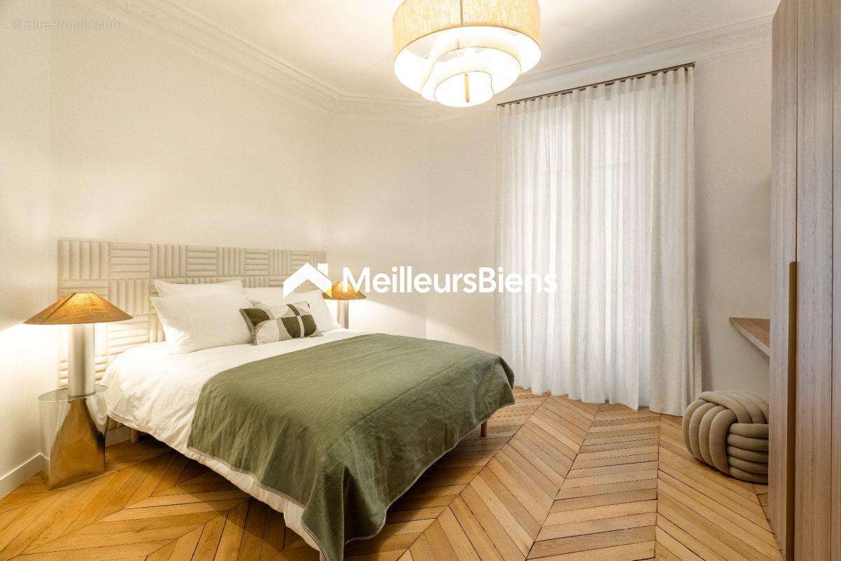 Appartement à PARIS-16E