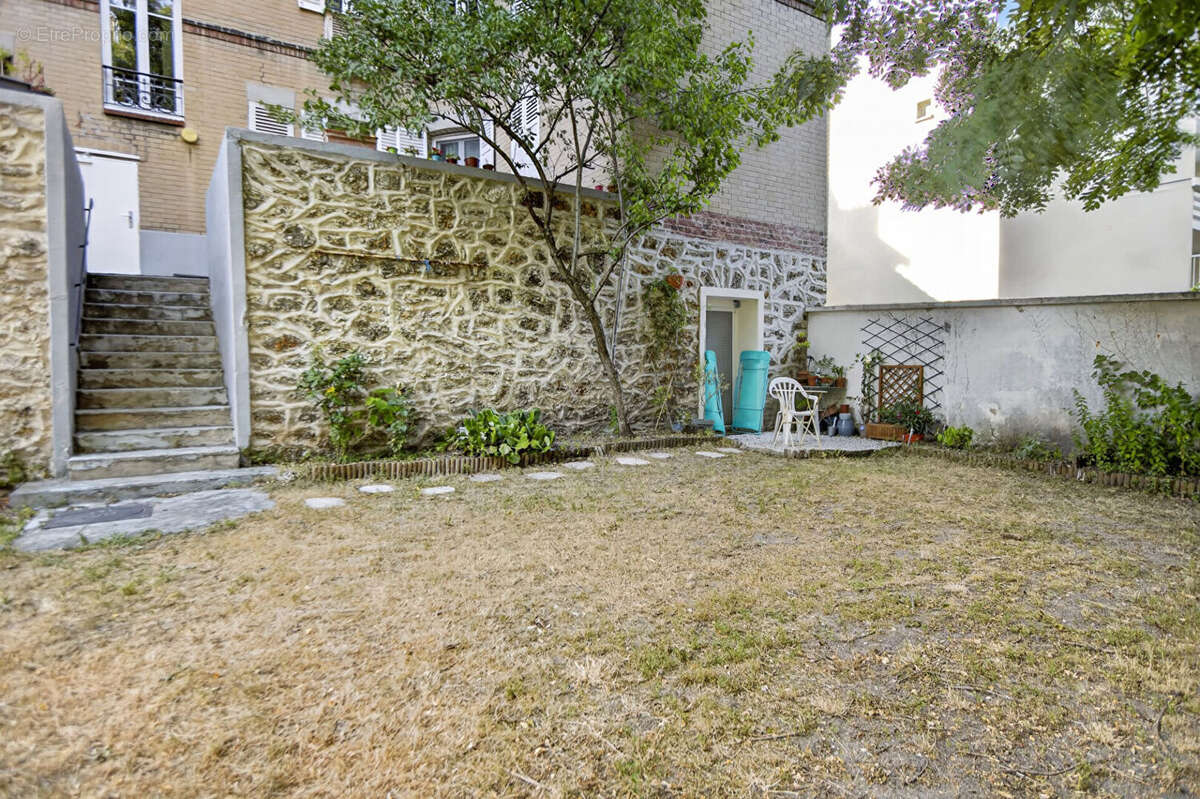 Appartement à COURBEVOIE