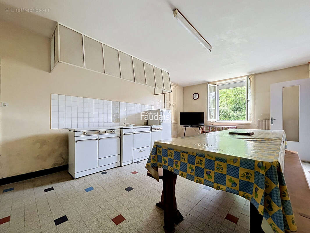 Maison 102 m² à La Ronde-Haye  - photo 3