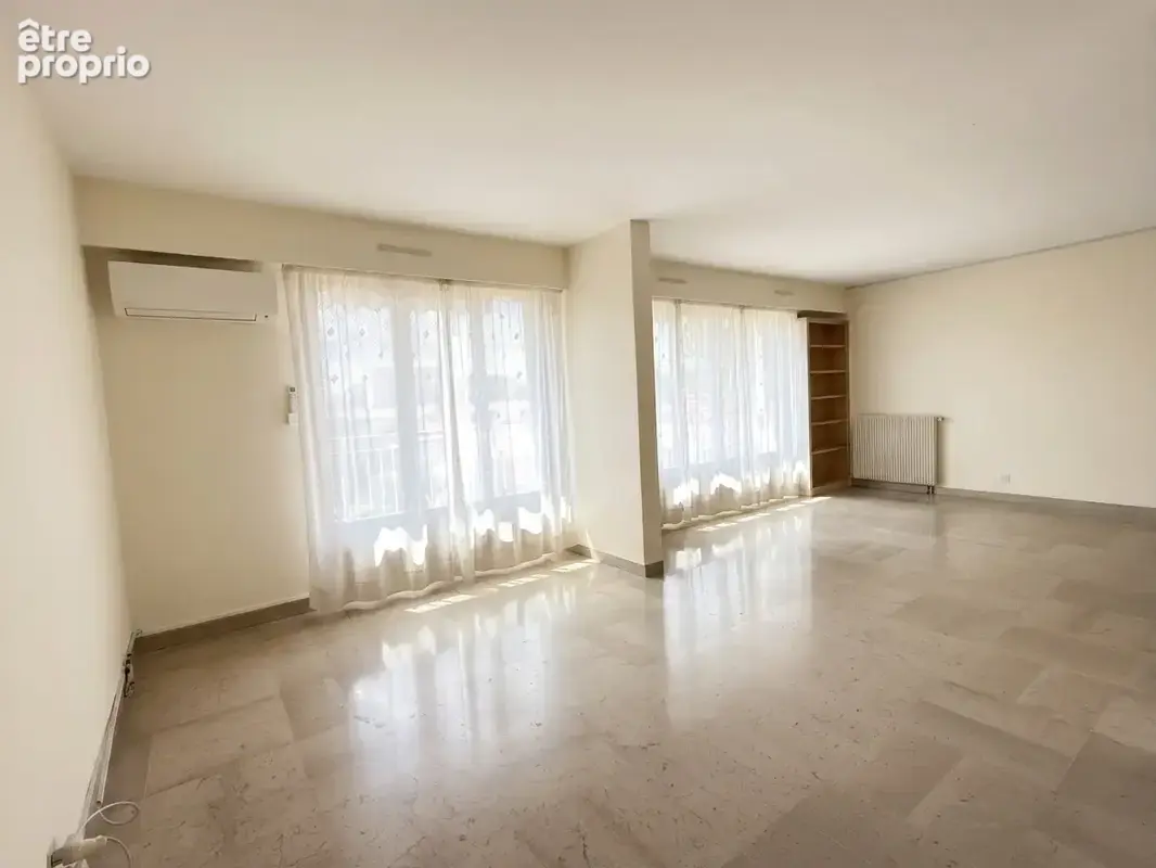 Nîmes Costiere   T5 traversant 112 m2 + garage, parking, cave   Parc & piscine - photo 3