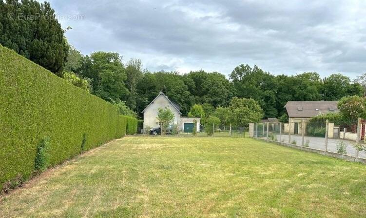 Photo Terrain à La Chapelle-Du-Bois-Des-Faulx au prix de 70 000€