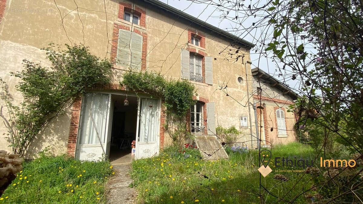Maison à SOULAINES-DHUYS