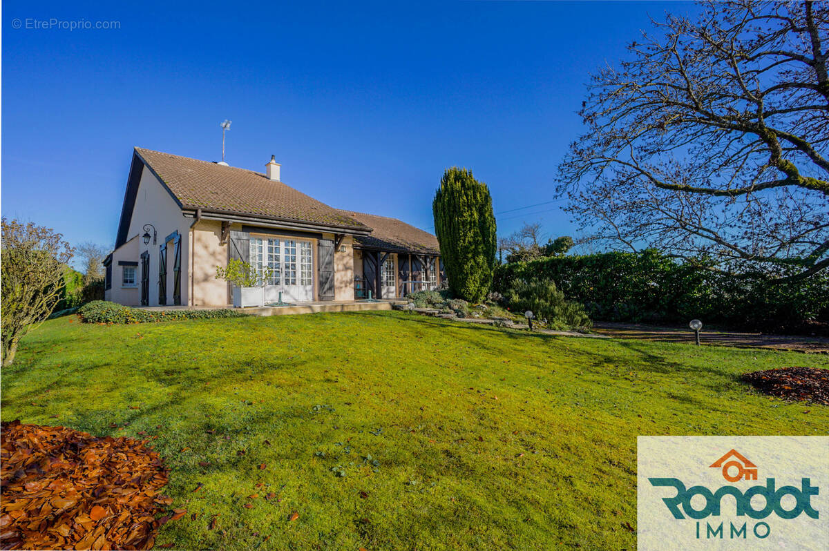 Maison à SAVIGNY-LE-SEC