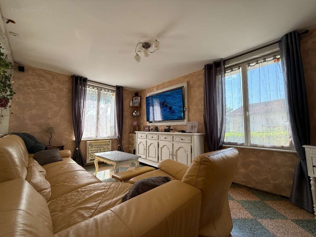 Maison à PRESSIGNAC-VICQ