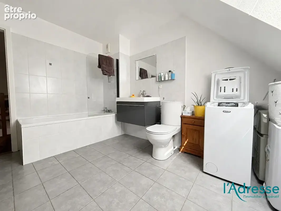 À vendre ? Duplex 4 pièces de 120 m² avec terrasse, garage et stationnements - photo 10