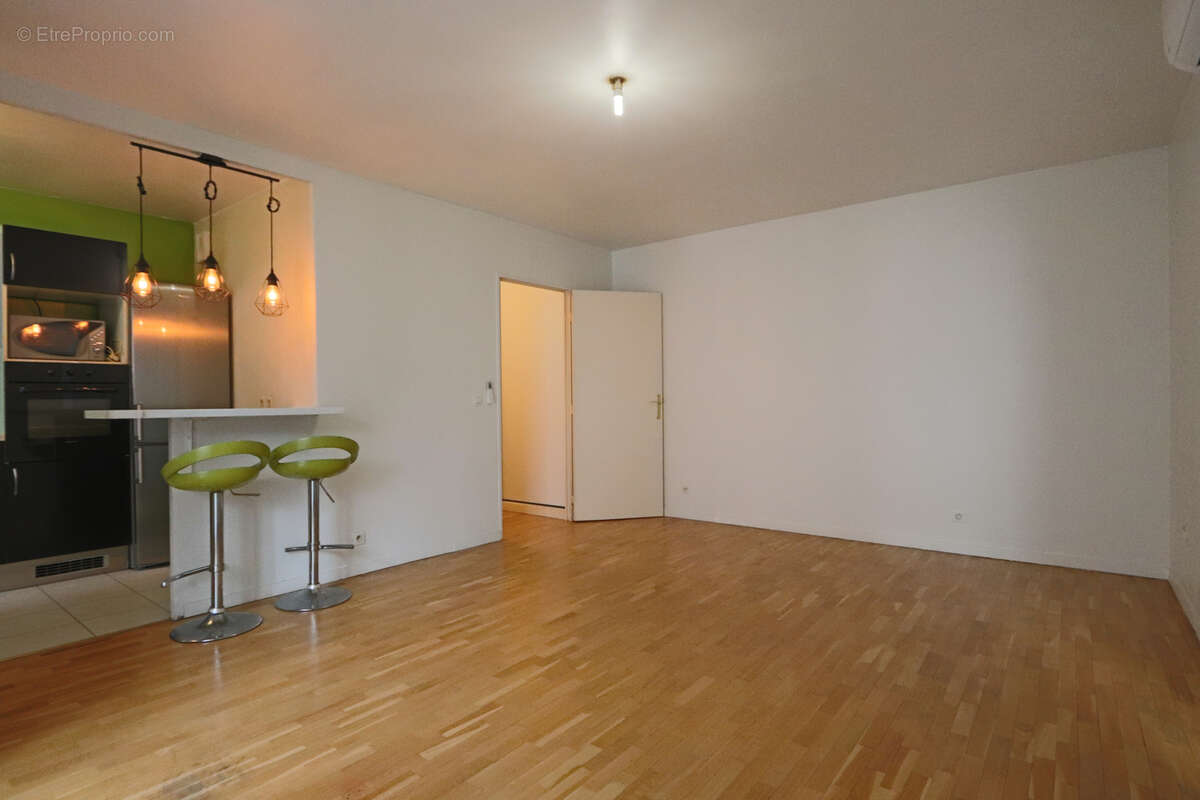 Appartement à LES PAVILLONS-SOUS-BOIS