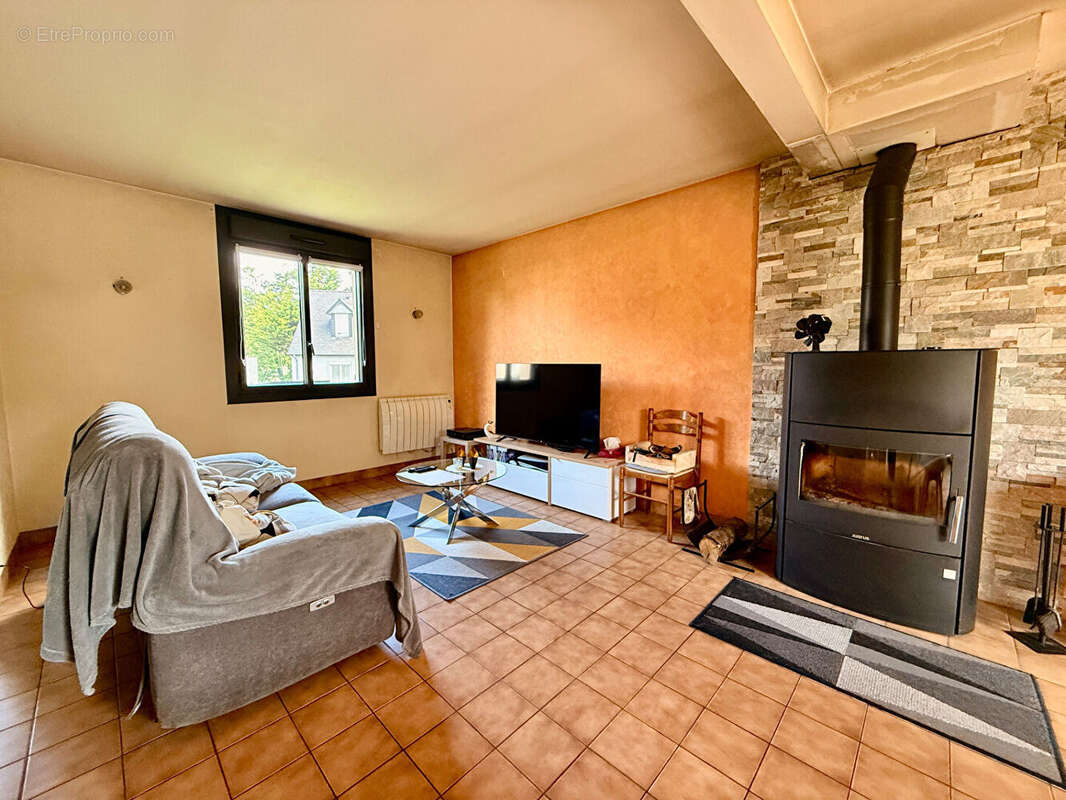 Maison à DOMAGNE